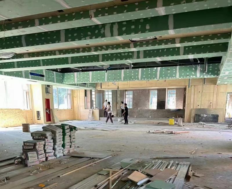 20230914/65027975ad8b2.jpg 溫泉酒店裝修施工現(xiàn)場.jpg